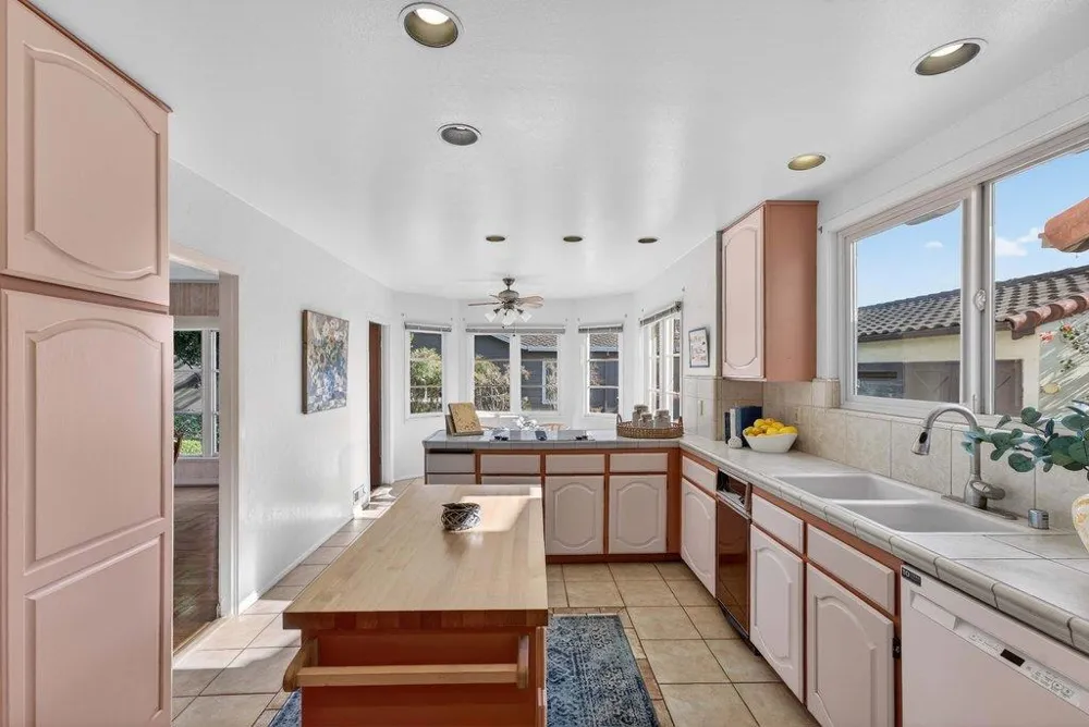 65 Monte Vista Avenue Watsonville, CA 95076