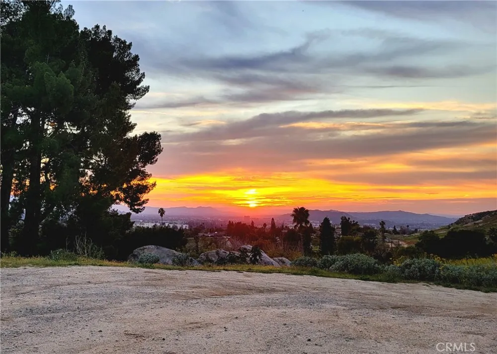 2935 Galaxie Heights Road Riverside, CA 92507