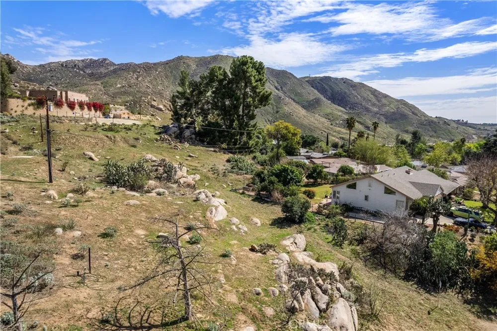 2935 Galaxie Heights Road Riverside, CA 92507