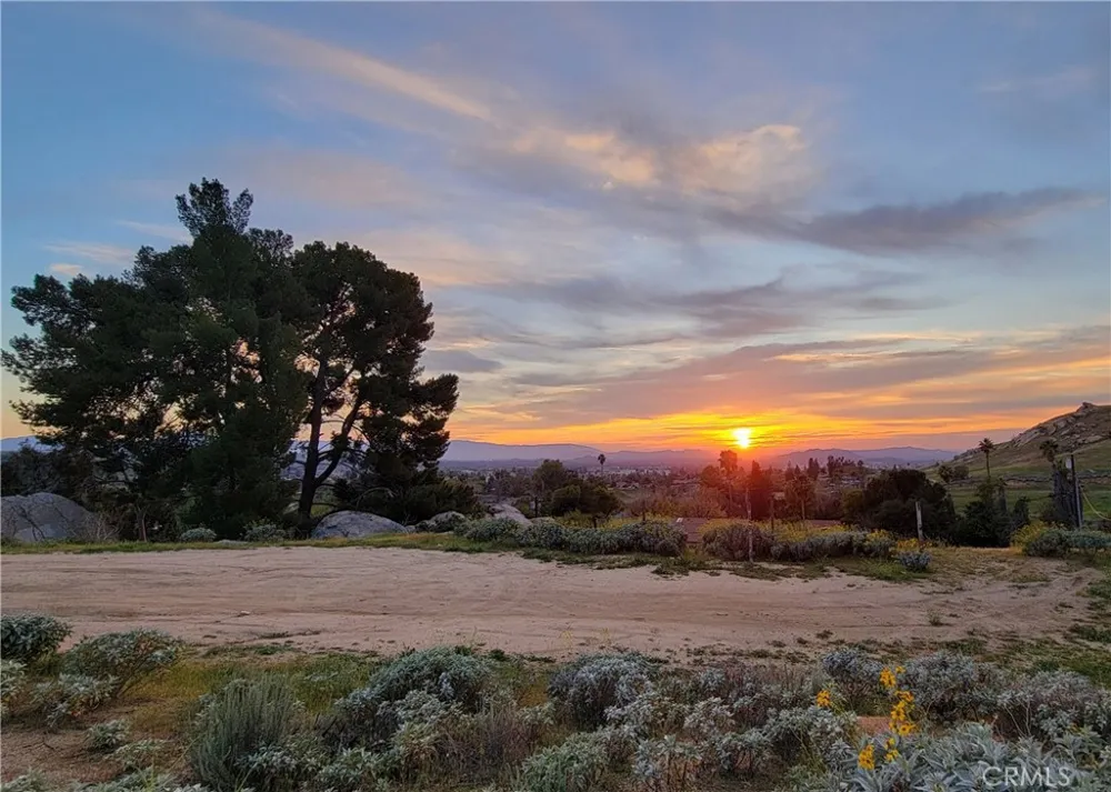 2935 Galaxie Heights Road Riverside, CA 92507