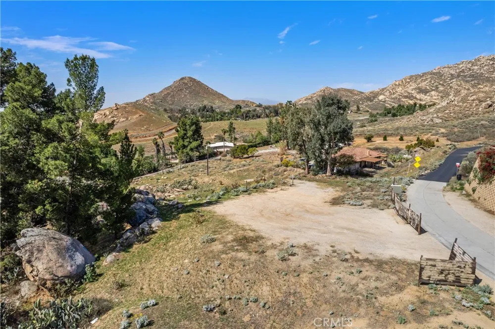 2935 Galaxie Heights Road Riverside, CA 92507