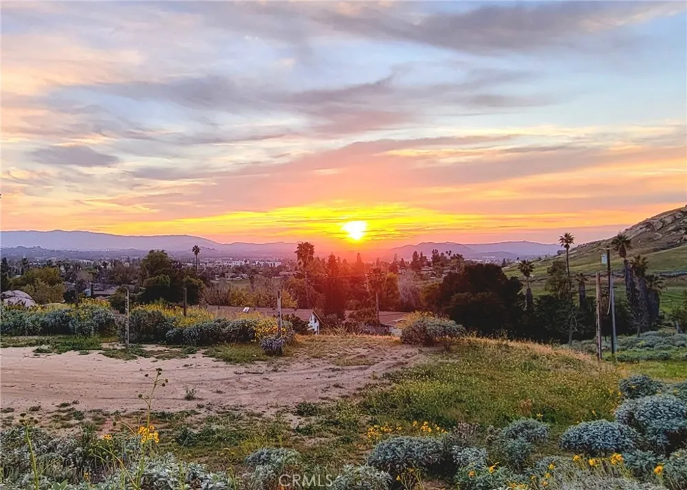 2935 Galaxie Heights Road Riverside, CA 92507