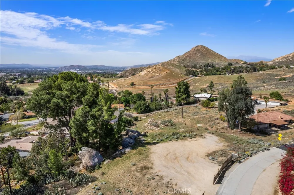 2935 Galaxie Heights Road Riverside, CA 92507