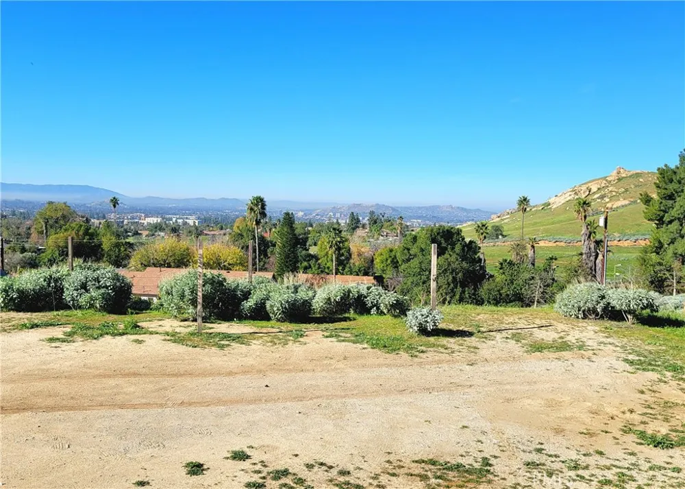 2935 Galaxie Heights Road Riverside, CA 92507