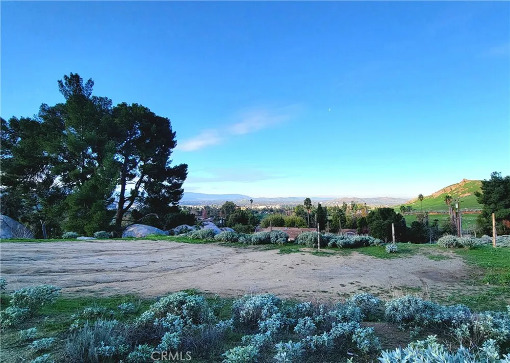 2935 Galaxie Heights Road Riverside, CA 92507