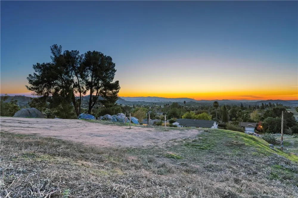 2935 Galaxie Heights Road Riverside, CA 92507