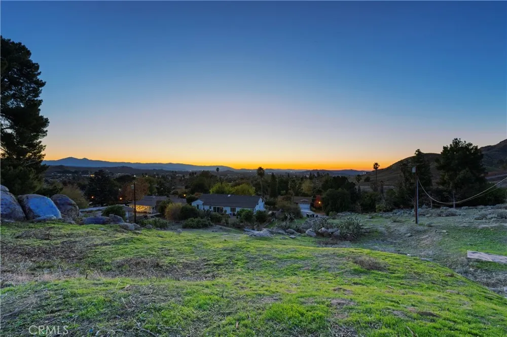 2935 Galaxie Heights Road Riverside, CA 92507