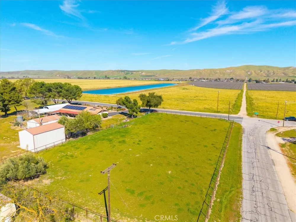 2100 Starkey Road Shandon, CA 93461