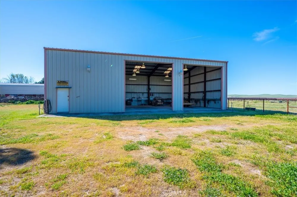 2100 Starkey Road Shandon, CA 93461