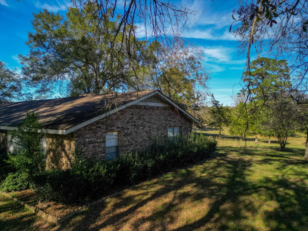 1549 County Road 1650 Grapeland, TX 75844