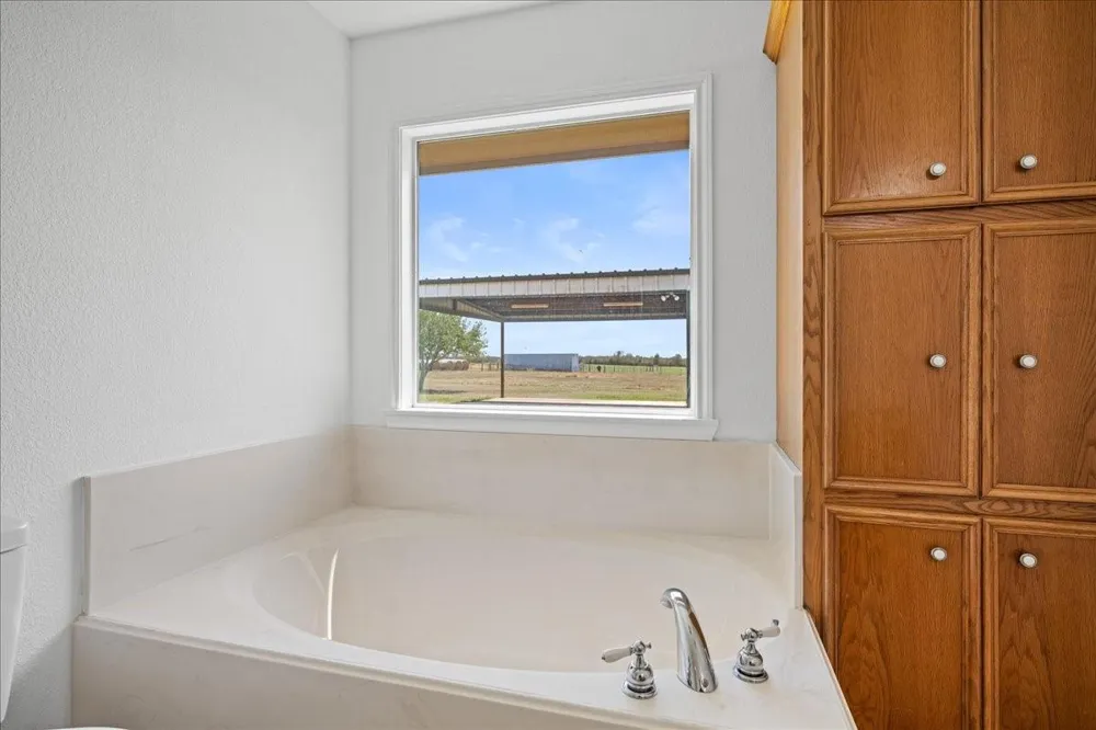 6234 Prihoda Road New Ulm, TX 78950