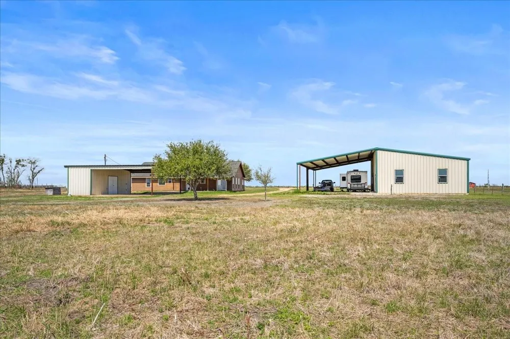 6234 Prihoda Road New Ulm, TX 78950