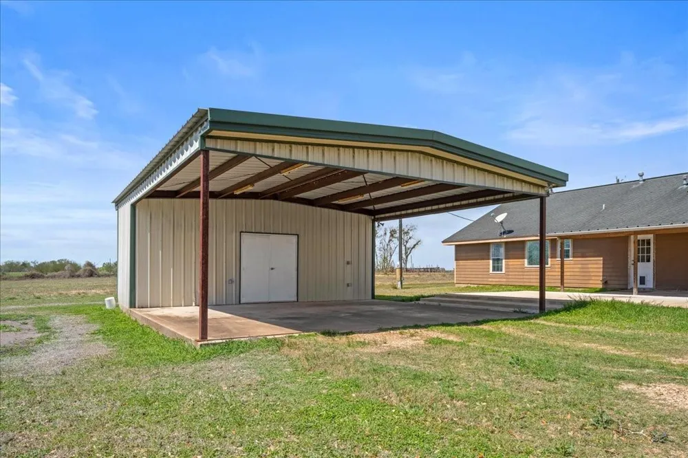 6234 Prihoda Road New Ulm, TX 78950