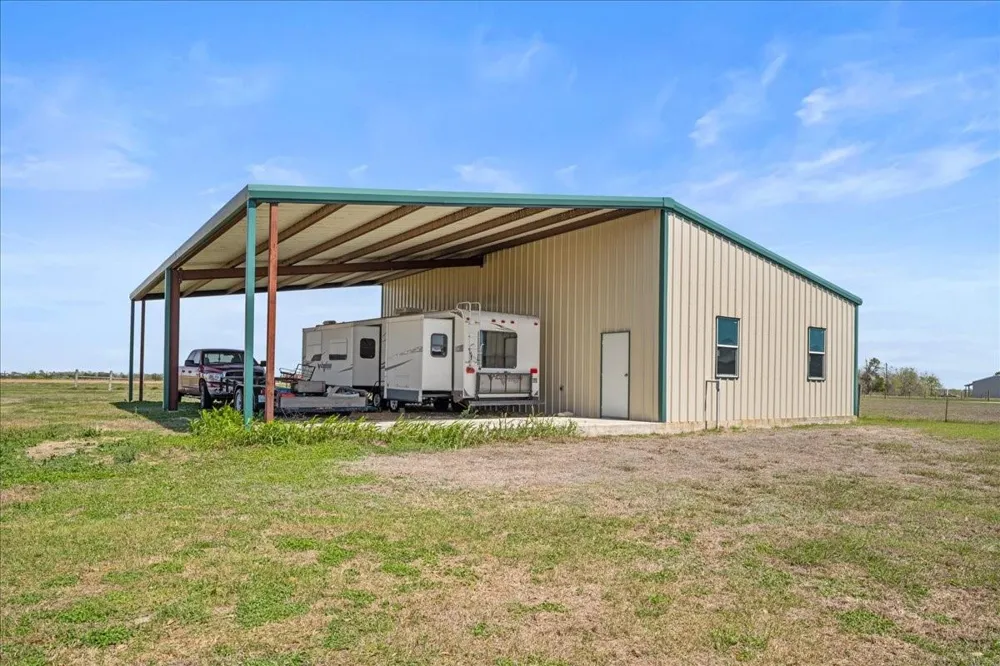 6234 Prihoda Road New Ulm, TX 78950