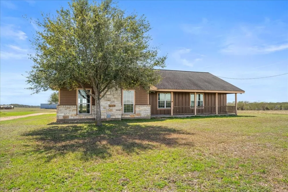 6234 Prihoda Road New Ulm, TX 78950