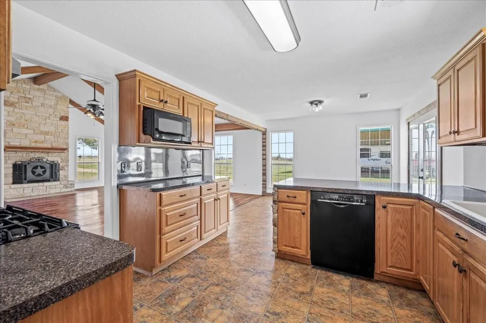 6234 Prihoda Road New Ulm, TX 78950