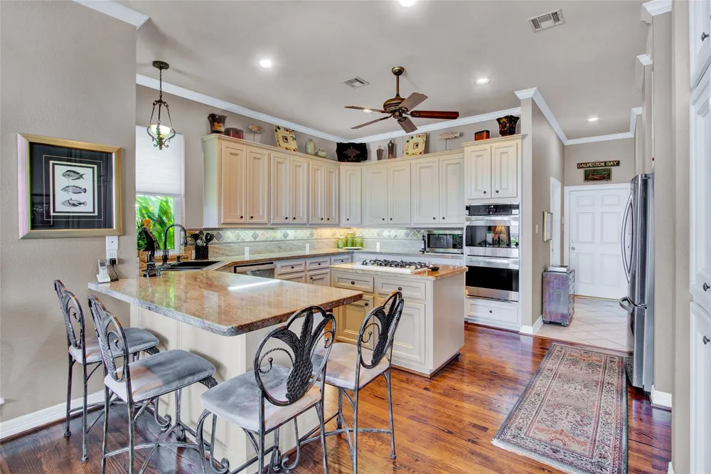 2668 E Bayshore Drive San Leon, TX 77539