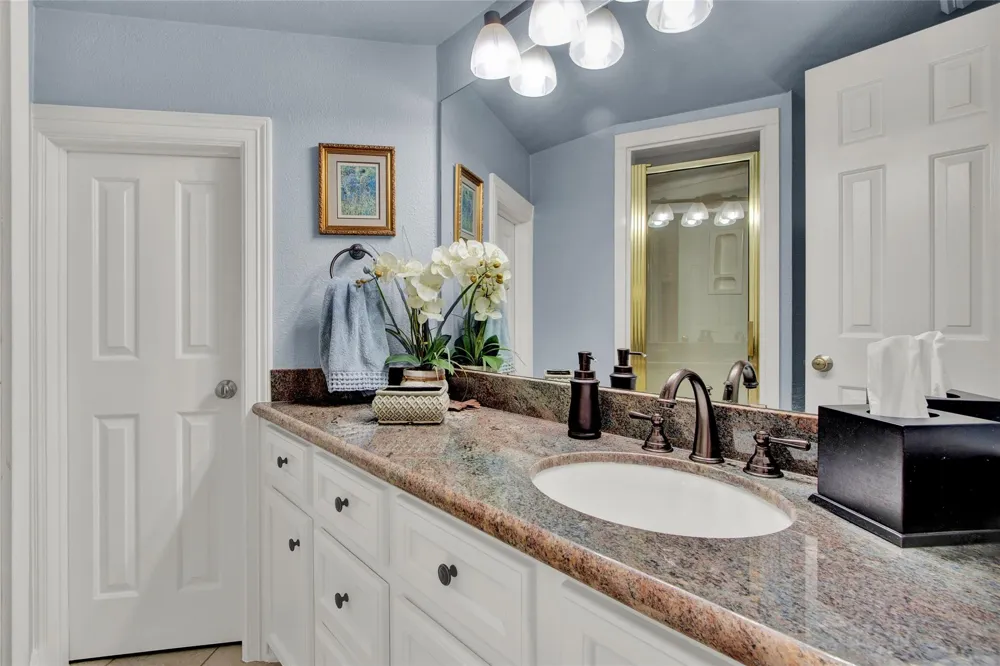 2668 E Bayshore Drive San Leon, TX 77539