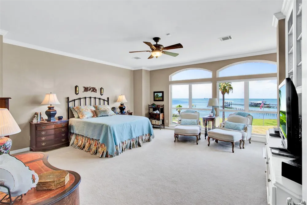 2668 E Bayshore Drive San Leon, TX 77539