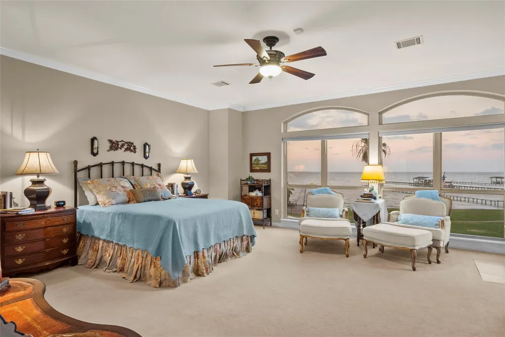 2668 E Bayshore Drive San Leon, TX 77539