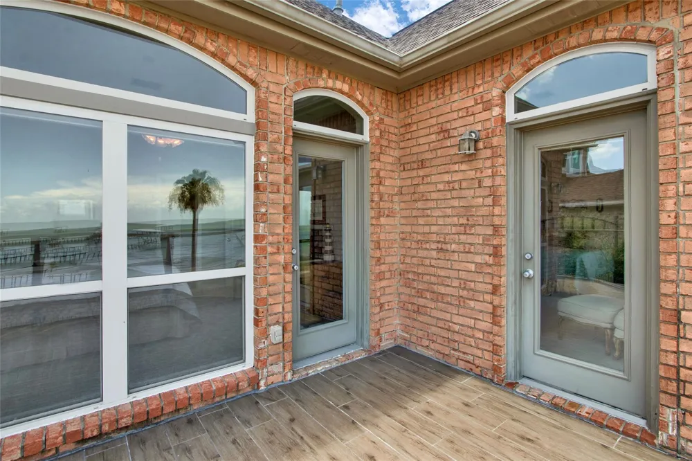 2668 E Bayshore Drive San Leon, TX 77539