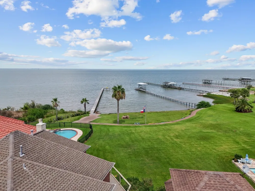 2668 E Bayshore Drive San Leon, TX 77539