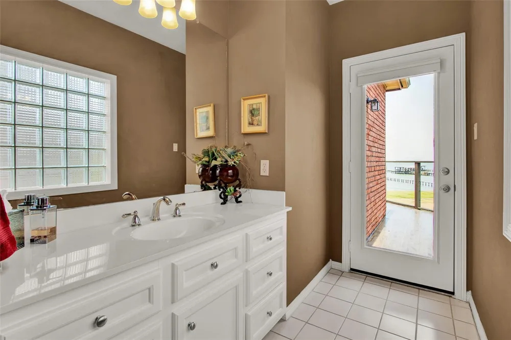 2668 E Bayshore Drive San Leon, TX 77539