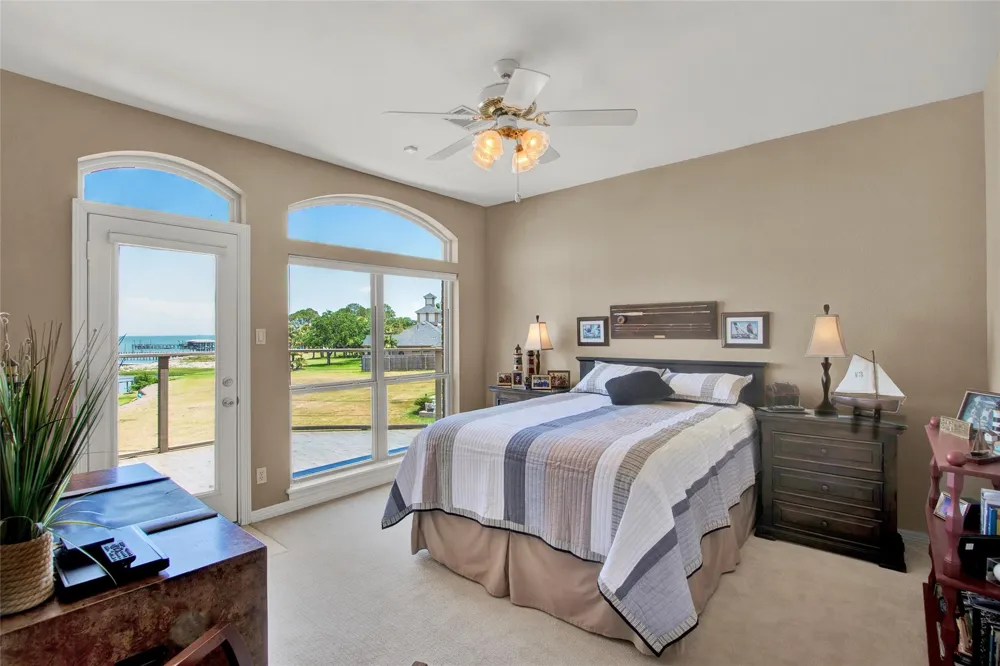 2668 E Bayshore Drive San Leon, TX 77539