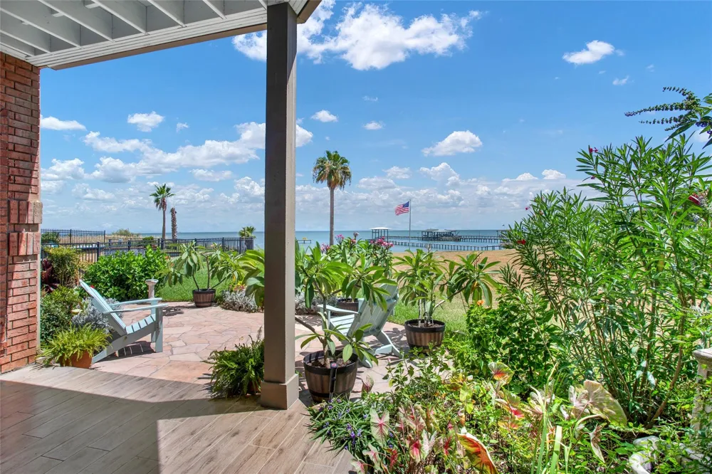 2668 E Bayshore Drive San Leon, TX 77539