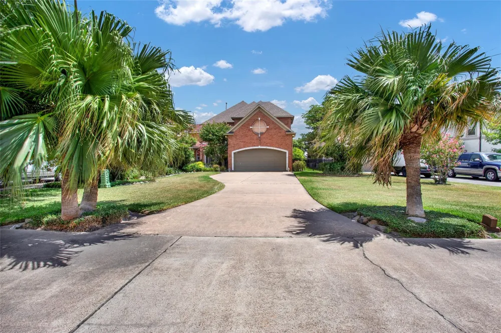 2668 E Bayshore Drive San Leon, TX 77539