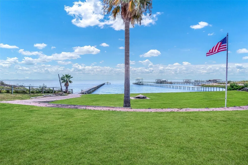2668 E Bayshore Drive San Leon, TX 77539
