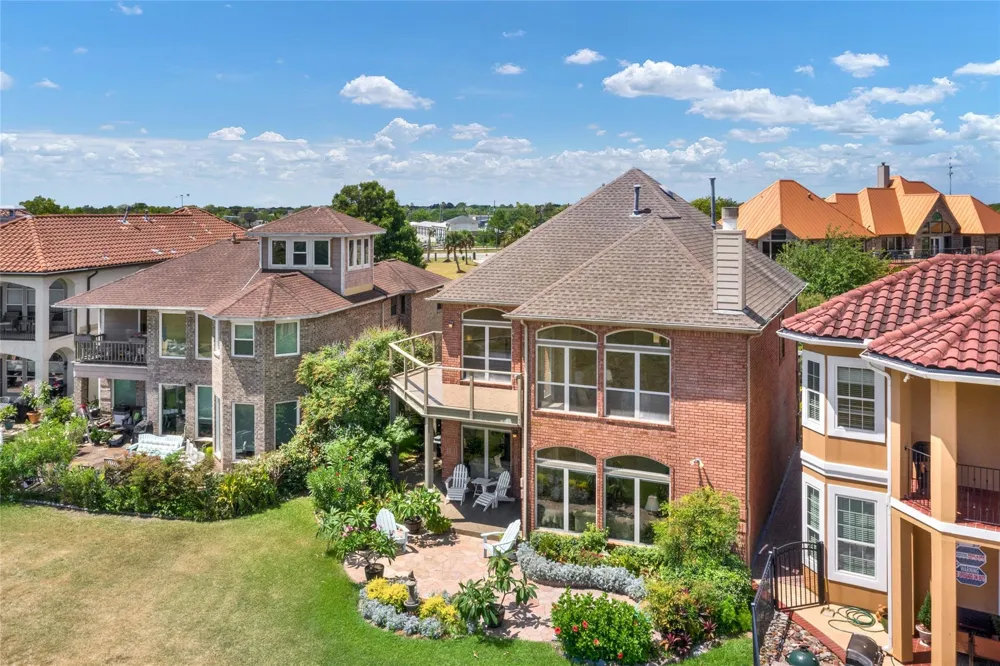 2668 E Bayshore Drive San Leon, TX 77539