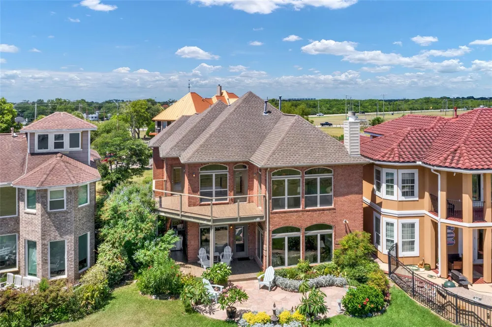 2668 E Bayshore Drive San Leon, TX 77539