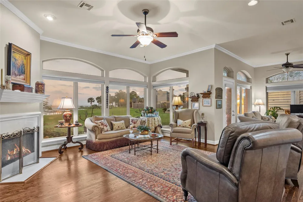2668 E Bayshore Drive San Leon, TX 77539
