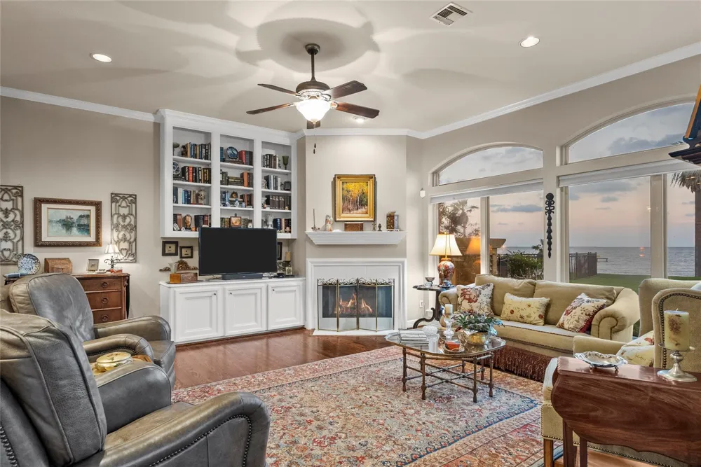 2668 E Bayshore Drive San Leon, TX 77539