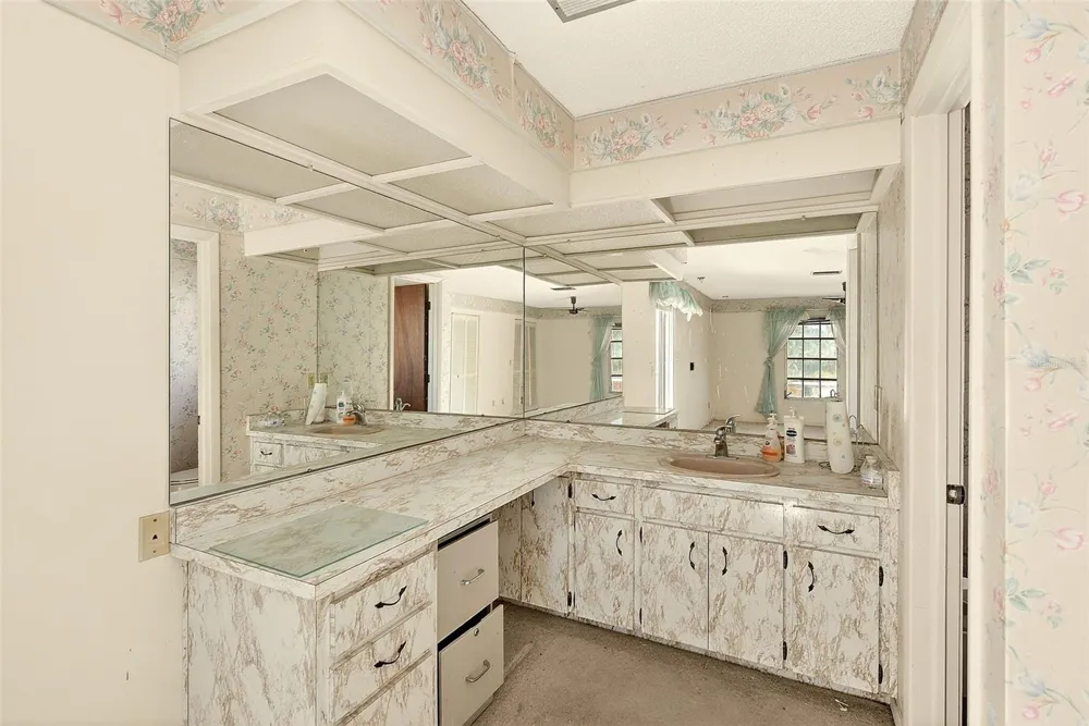 205 GULF BOULEVARD Belleair Beach, FL 33786