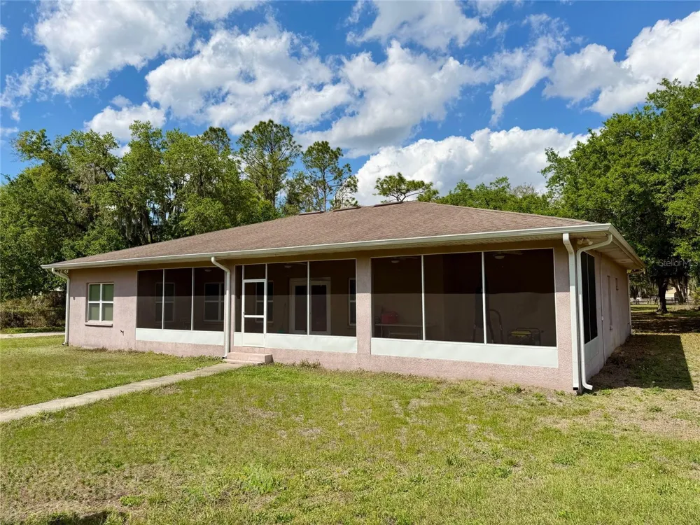 7001 W DORMANY ROAD Plant City, FL 33565