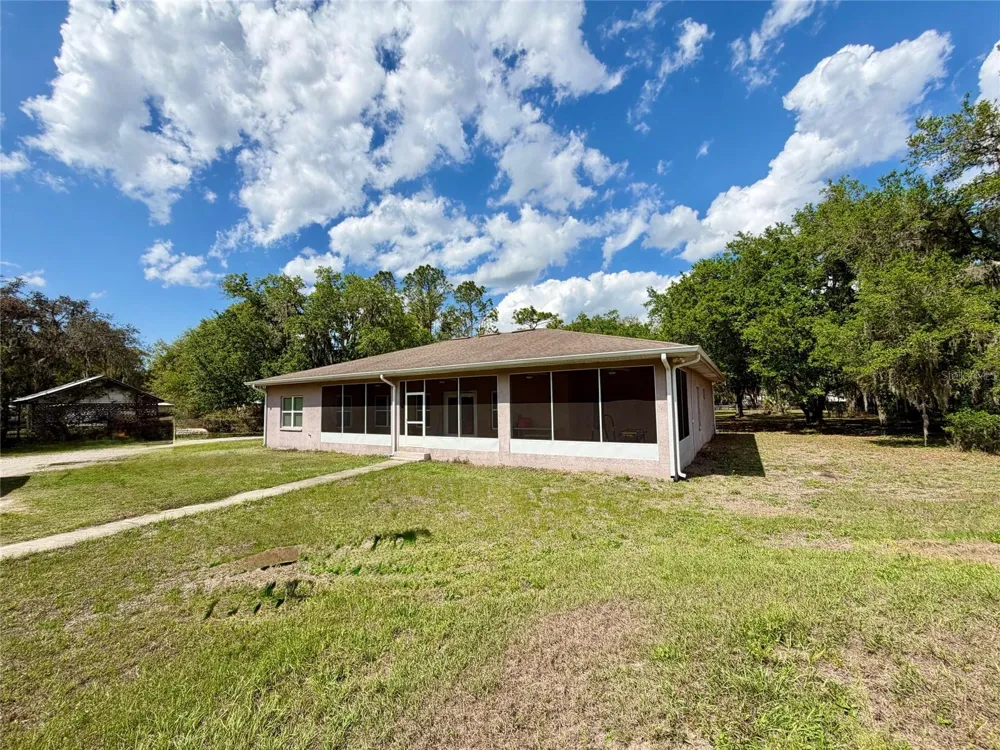 7001 W DORMANY ROAD Plant City, FL 33565
