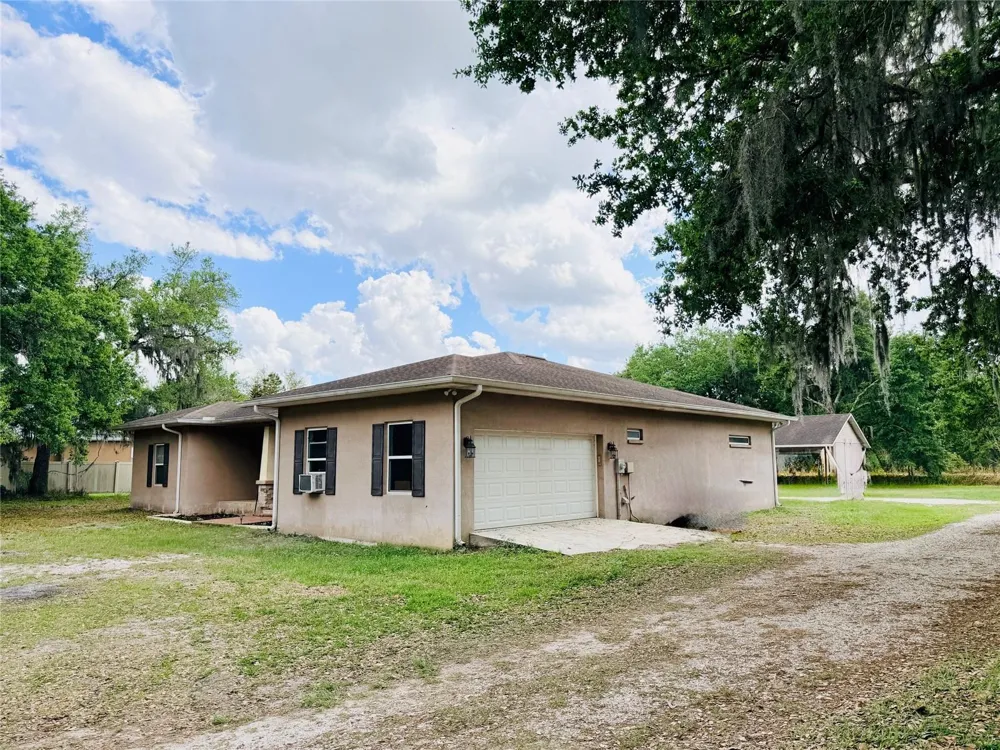 7001 W DORMANY ROAD Plant City, FL 33565