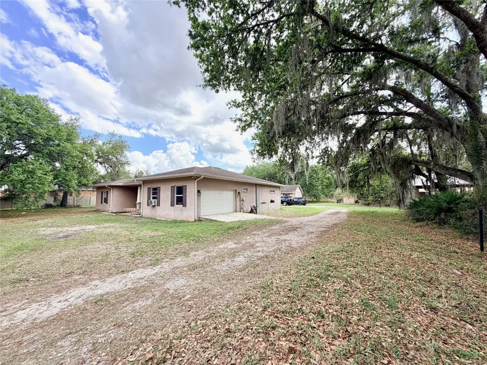 7001 W DORMANY ROAD Plant City, FL 33565
