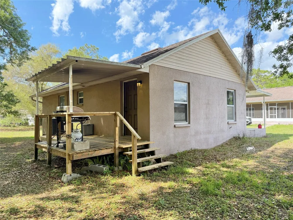 7001 W DORMANY ROAD Plant City, FL 33565