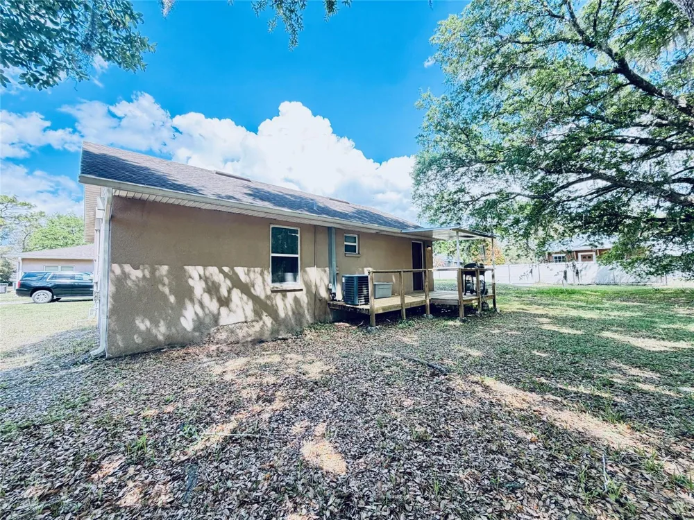 7001 W DORMANY ROAD Plant City, FL 33565