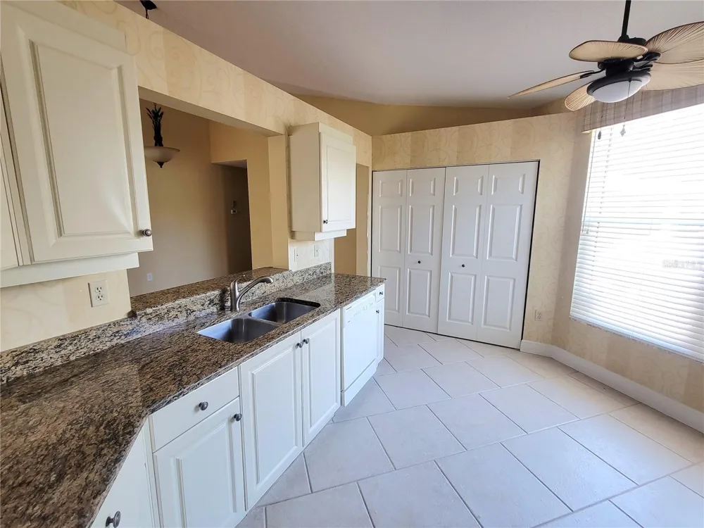 4220 PINEBROOK CIRCLE #14 Bradenton, FL 34209