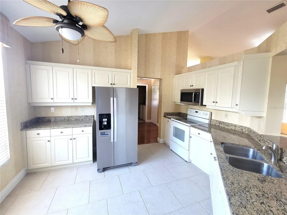4220 PINEBROOK CIRCLE #14 Bradenton, FL 34209