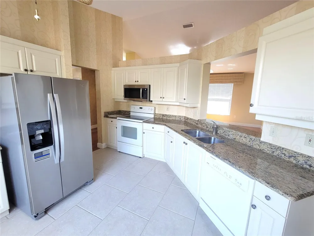 4220 PINEBROOK CIRCLE #14 Bradenton, FL 34209
