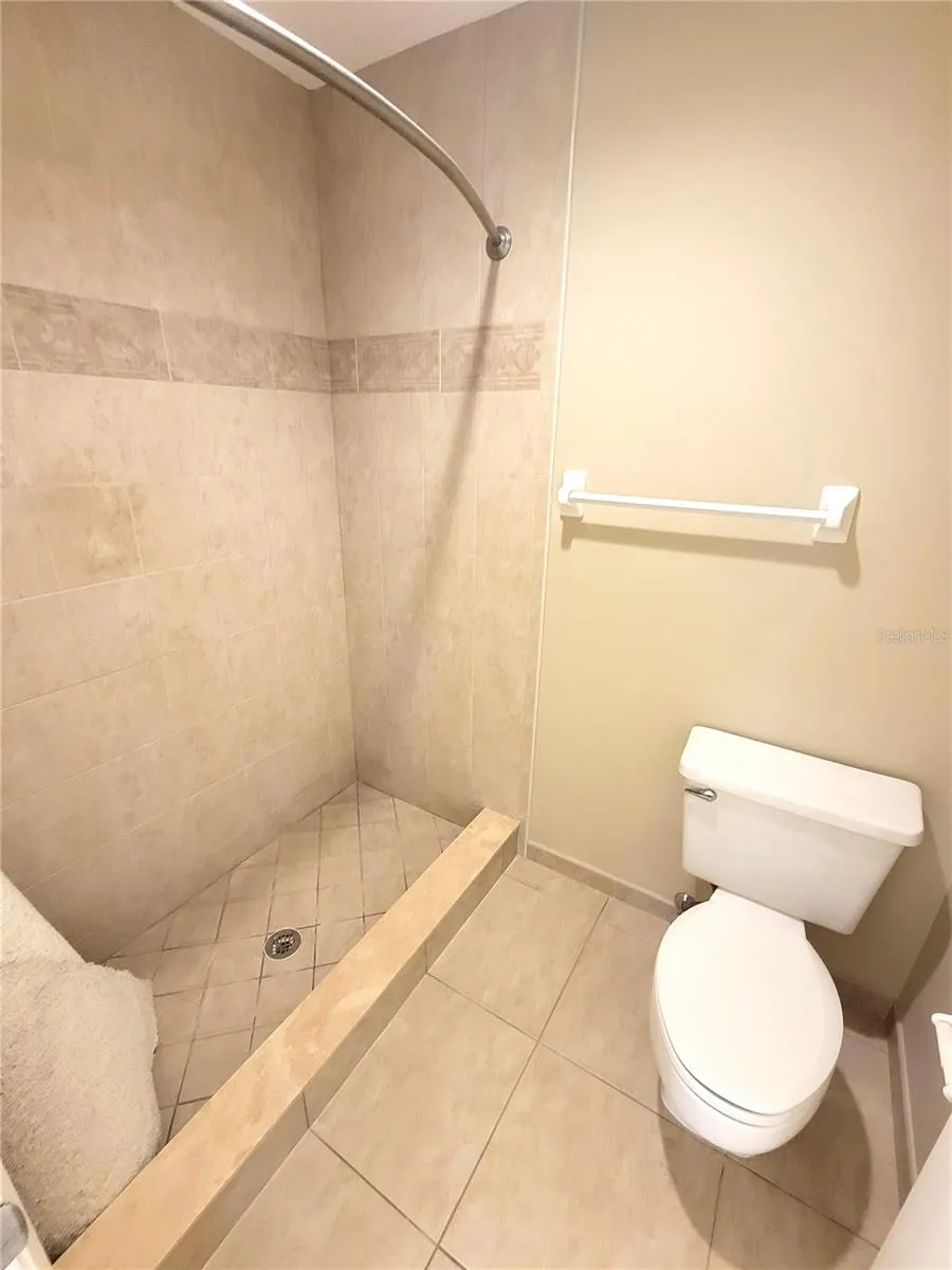 4220 PINEBROOK CIRCLE #14 Bradenton, FL 34209