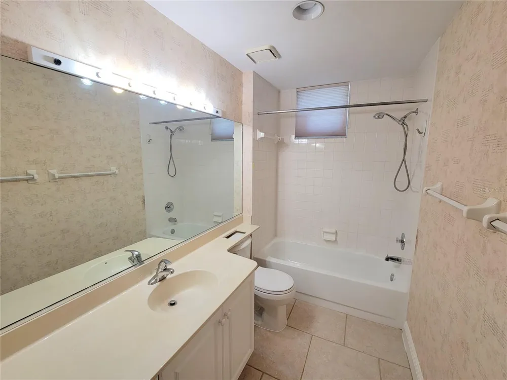 4220 PINEBROOK CIRCLE #14 Bradenton, FL 34209
