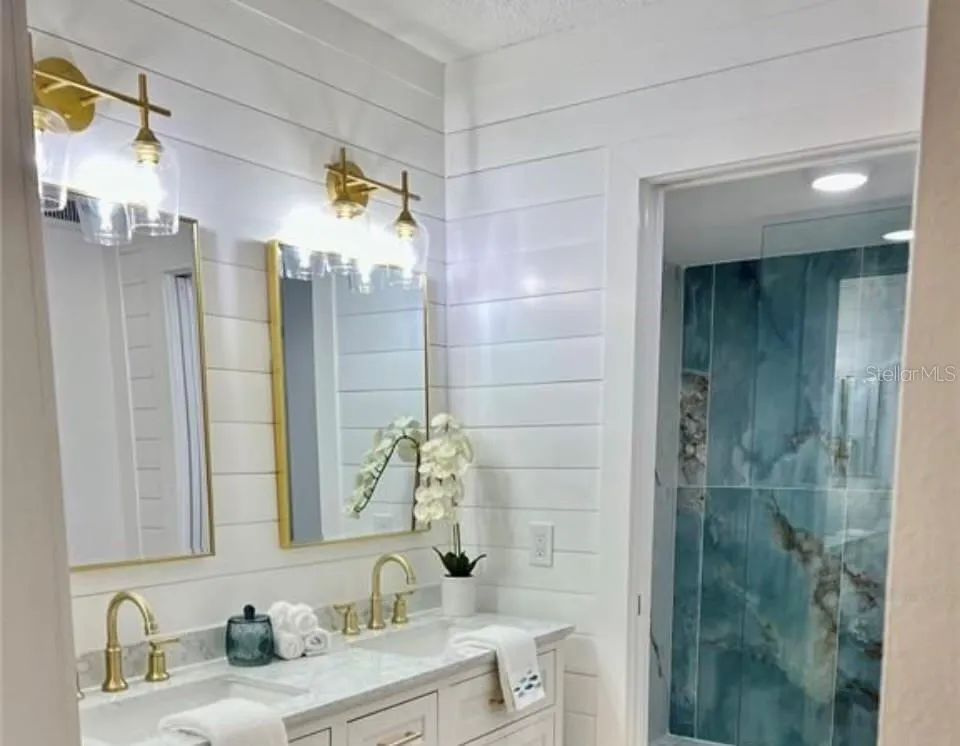 7203 CURTISS AVENUE #1A Sarasota, FL 34231