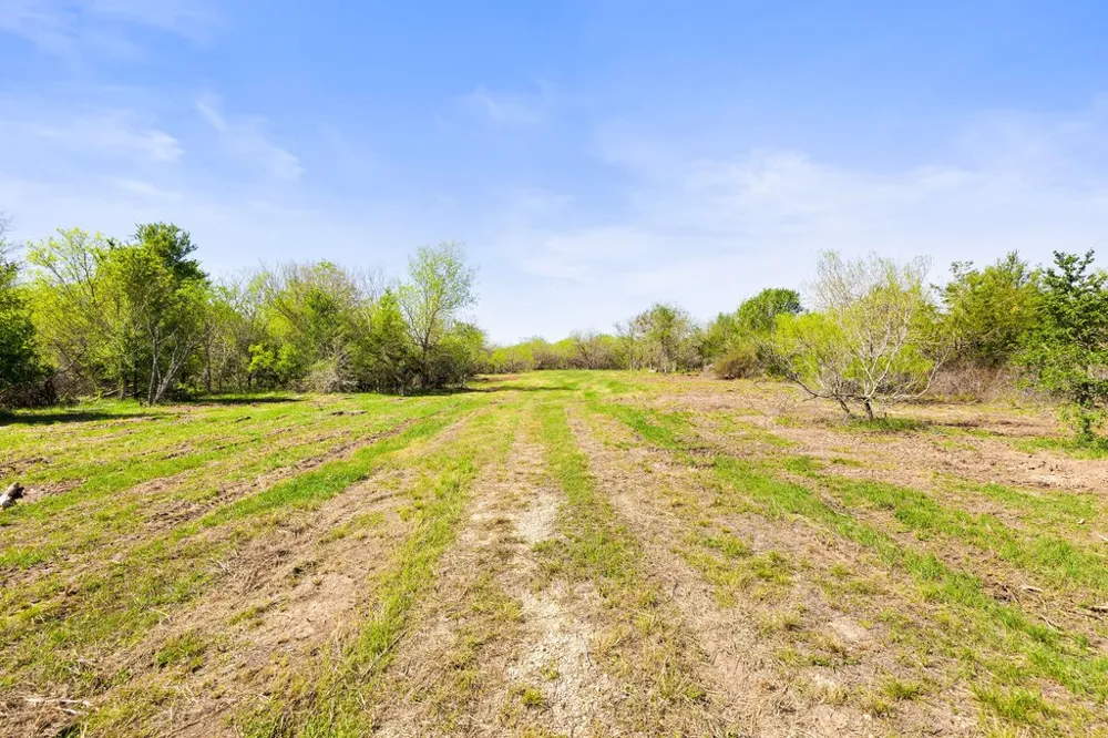 8530 FM 153 La Grange, TX 78945