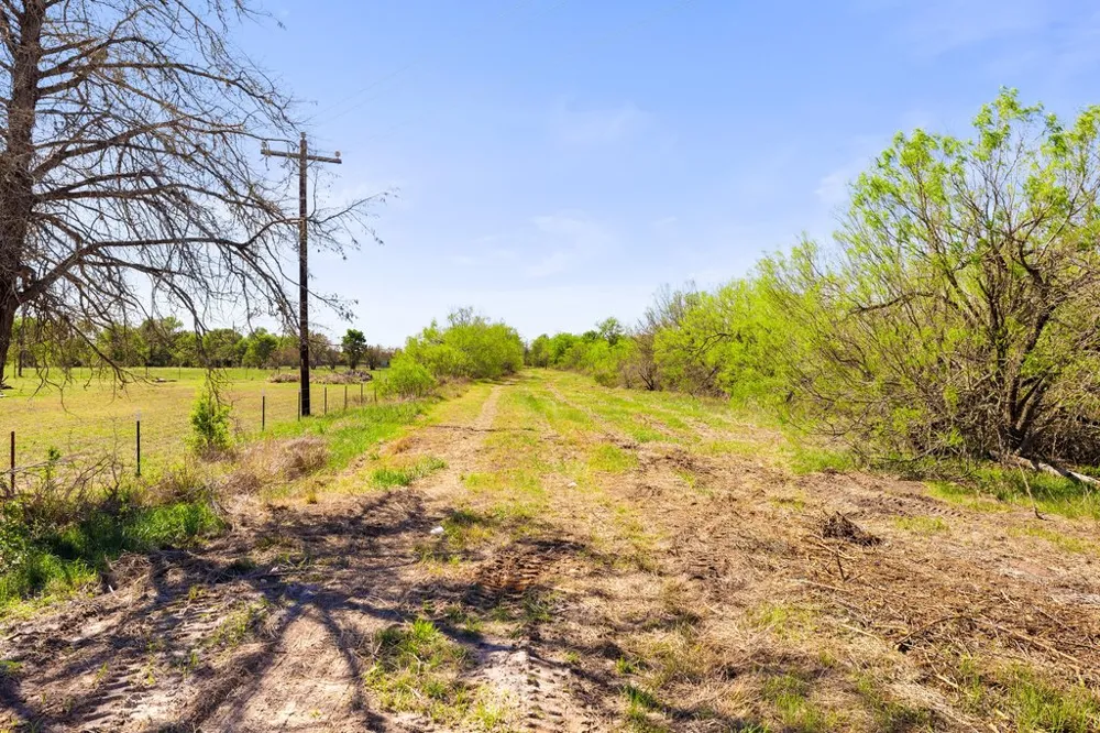 8530 FM 153 La Grange, TX 78945